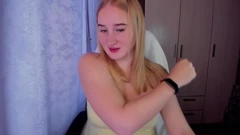 kitten_sun online show from October 12, 2025, 2:54 am