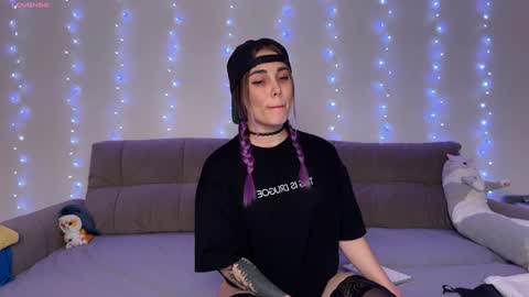 Snapshot of kittie_bear chatting on January 19, 2025, 6:32 pm Veronica online show from January 19, 2025, 6:32 pm