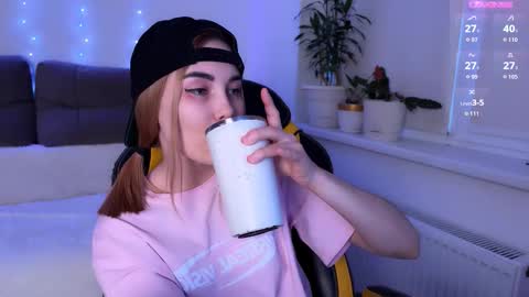 Snapshot of kittie_bear chatting on March 1, 2026, 1:35 pm Veronica online show from March 1, 2026, 1:35 pm