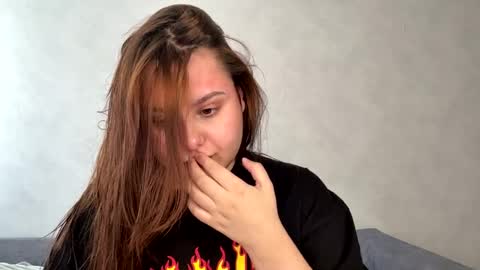 Ellaiza online show from April 23, 2026, 10:47 am