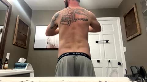 kittmatt31 online show from May 3, 2026, 1:11 am