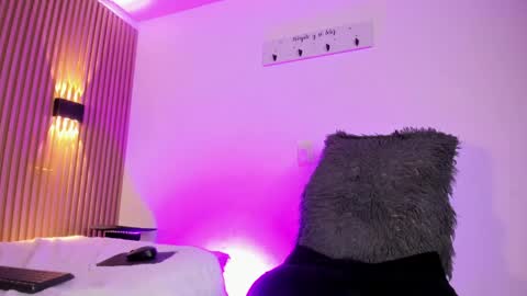 kitty__bunny online show from June 3, 2026, 2:33 pm