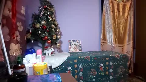 Kitti online show from December 22, 2025, 6:27 pm