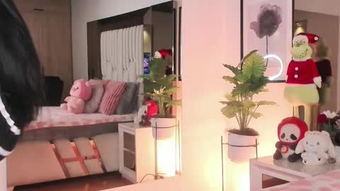 Snapshot of kitty_eliffe chatting on December 2, 2025, 9:43 pm kitty online show from December 2, 2025, 9:43 pm