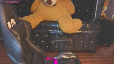 Snapshot of kitty_fox_b chatting on November 12, 2025, 1:33 pm kitty_fox_b online show from November 12, 2025, 1:33 pm