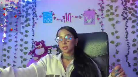 Snapshot of kitty_moon2 chatting on June 20, 2026, 12:47 am Kitty online show from June 20, 2026, 12:47 am