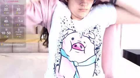 Kitty Rave online show from September 24, 2025, 1:47 pm