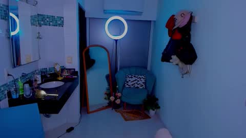 KittyChanel online show from December 18, 2025, 5:13 am