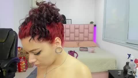 Jenn online show from January 8, 2025, 8:18 pm