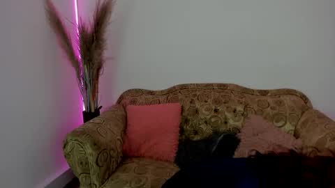 Jenn online show from February 7, 2025, 9:15 pm