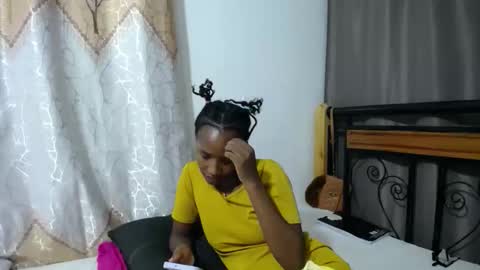 Snapshot of kittyfay_ chatting on April 19, 2026, 6:54 pm Fay online show from April 19, 2026, 6:54 pm
