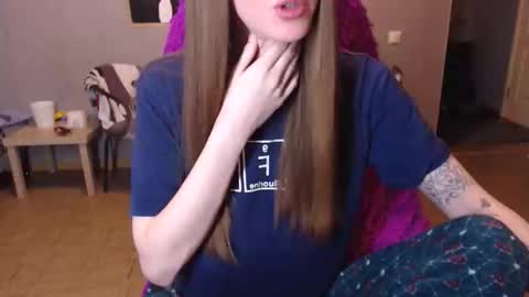 Snapshot of kittylovemoon chatting on April 9, 2026, 8:25 pm KittyloveMoon online show from April 9, 2026, 8:25 pm