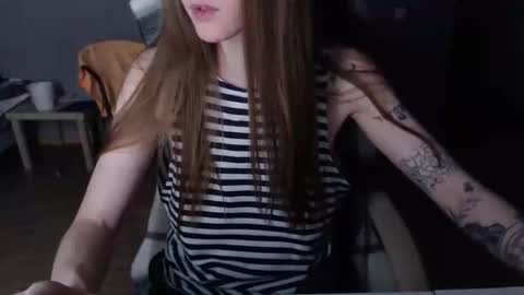 Snapshot of kittylovemoon chatting on April 26, 2026, 9:12 pm KittyloveMoon online show from April 26, 2026, 9:12 pm