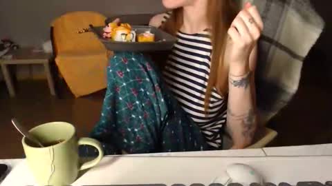 Snapshot of kittylovemoon chatting on April 29, 2026, 8:15 pm KittyloveMoon online show from April 29, 2026, 8:15 pm