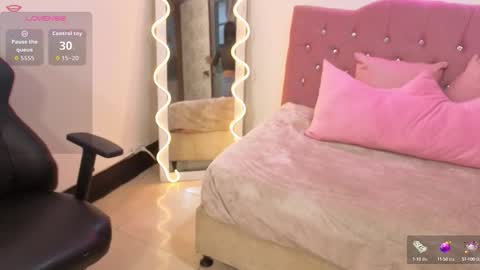 Kitty  online show from October 12, 2025, 11:42 am