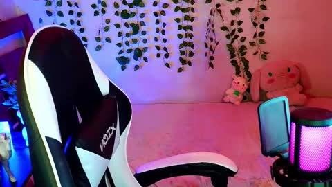 Kittyuwu  online show from January 7, 2026, 8:00 pm