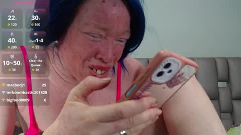 kittywhiteass online show from October 16, 2025, 4:35 am