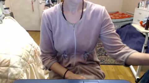 Snapshot of kiuminberry chatting on November 9, 2025, 10:24 am KiuminBerry online show from November 9, 2025, 10:24 am