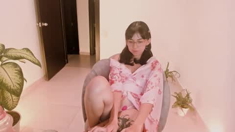 Snapshot of kiwi____ chatting on December 20, 2024, 3:25 am Little piece of fruit online show from December 20, 2024, 3:25 am