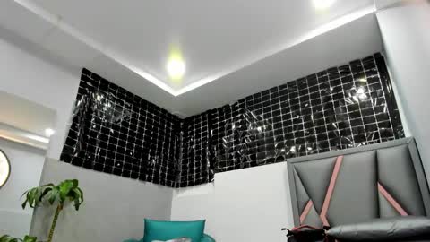 klariz09 online show from November 18, 2025, 2:39 am