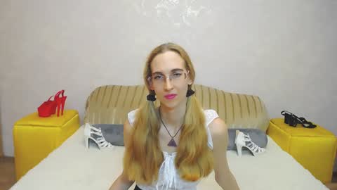 Snapshot of klaryevans chatting on December 11, 2024, 12:55 pm Klary online show from December 11, 2024, 12:55 pm