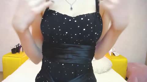 Snapshot of klaryevans chatting on February 23, 2025, 3:29 pm Klary online show from February 23, 2025, 3:29 pm