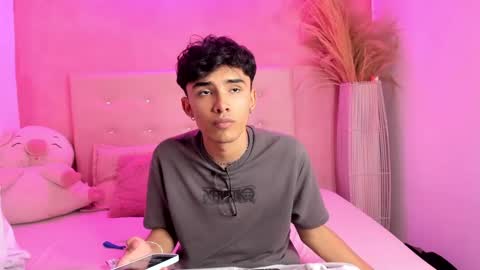 Snapshot of klaus_sunrise_xx chatting on December 8, 2024, 6:22 am KLAUS online show from December 8, 2024, 6:22 am