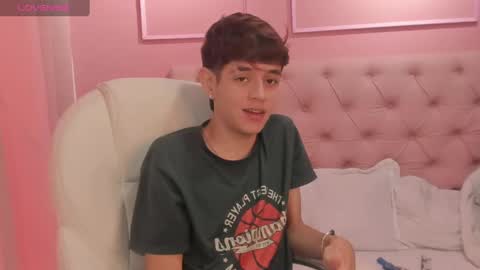 Snapshot of klaus_sunrise_xx chatting on December 12, 2024, 3:59 pm KLAUS online show from December 12, 2024, 3:59 pm