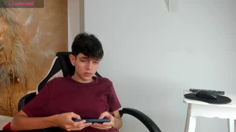 Snapshot of klaus_sunrise_xx chatting on December 14, 2024, 12:11 am KLAUS online show from December 14, 2024, 12:11 am