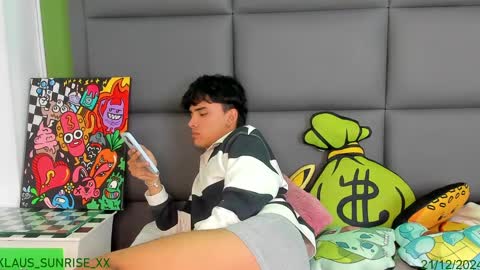 Snapshot of klaus_sunrise_xx chatting on December 21, 2024, 11:33 am KLAUS online show from December 21, 2024, 11:33 am