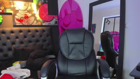 Snapshot of klaus_sunrise_xx chatting on January 10, 2025, 9:23 am KLAUS online show from January 10, 2025, 9:23 am