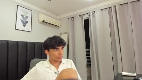 Snapshot of klaus_sunrise_xx chatting on January 18, 2025, 5:20 am KLAUS online show from January 18, 2025, 5:20 am