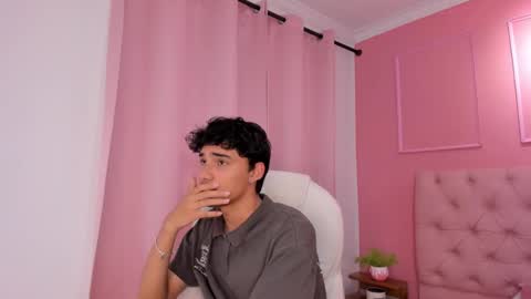 Snapshot of klaus_sunrise_xx chatting on January 29, 2025, 1:37 am KLAUS online show from January 29, 2025, 1:37 am