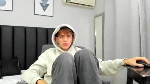 Snapshot of klaus_sunrise_xx chatting on February 1, 2025, 7:05 am KLAUS online show from February 1, 2025, 7:05 am