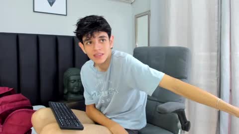 Snapshot of klaus_sunrise_xx chatting on February 28, 2025, 12:20 pm KLAUS online show from February 28, 2025, 12:20 pm