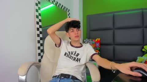 Snapshot of klaus_sunrise_xx chatting on September 20, 2025, 2:45 am KLAUS online show from September 20, 2025, 2:45 am