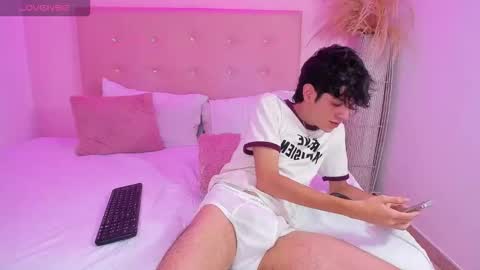 Snapshot of klaus_sunrise_xx chatting on October 26, 2025, 5:35 am KLAUS online show from October 26, 2025, 5:35 am