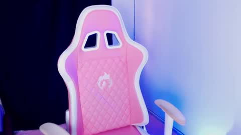 Snapshot of kloe_28 chatting on November 18, 2025, 7:40 pm Kloe online show from November 18, 2025, 7:40 pm