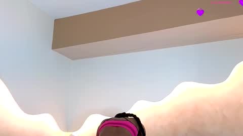 Snapshot of kloee_12 chatting on October 20, 2025, 12:16 pm K L O E online show from October 20, 2025, 12:16 pm