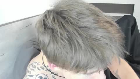 Snapshot of knotsiemens chatting on October 19, 2025, 3:29 am Adam online show from October 19, 2025, 3:29 am