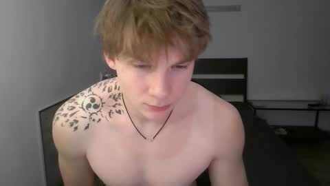 Snapshot of knotsiemens chatting on November 22, 2025, 4:28 pm Adam online show from November 22, 2025, 4:28 pm