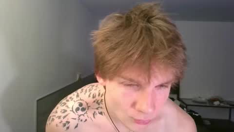 Snapshot of knotsiemens chatting on November 30, 2025, 4:16 am Adam online show from November 30, 2025, 4:16 am