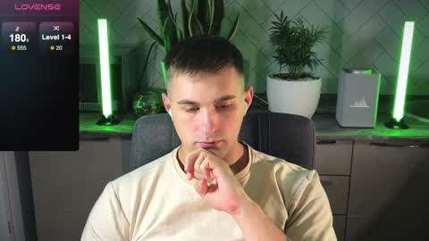 Snapshot of kochka25 chatting on December 30, 2024, 1:47 pm Sweet boy online show from December 30, 2024, 1:47 pm