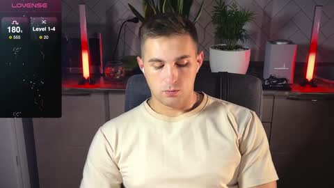 Snapshot of kochka25 chatting on January 1, 2025, 8:04 pm Sweet boy online show from January 1, 2025, 8:04 pm