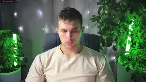 Snapshot of kochka25 chatting on February 20, 2025, 9:42 pm Sweet boy online show from February 20, 2025, 9:42 pm