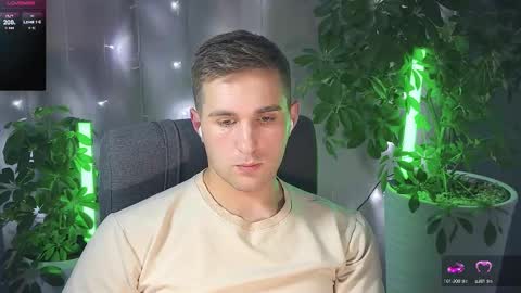 Snapshot of kochka25 chatting on March 7, 2025, 9:06 pm Sweet boy online show from March 7, 2025, 9:06 pm