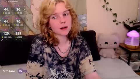 Snapshot of komorebbi chatting on April 23, 2026, 10:56 pm Marta online show from April 23, 2026, 10:56 pm