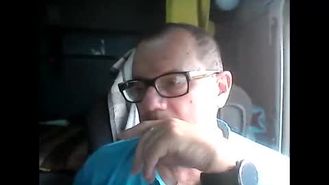 Snapshot of komputer123456789 chatting on November 16, 2025, 10:32 am Bogdan online show from November 16, 2025, 10:32 am