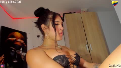 Snapshot of kortneyhills chatting on December 24, 2024, 5:55 pm Kortneyhills - Aries online show from December 24, 2024, 5:55 pm