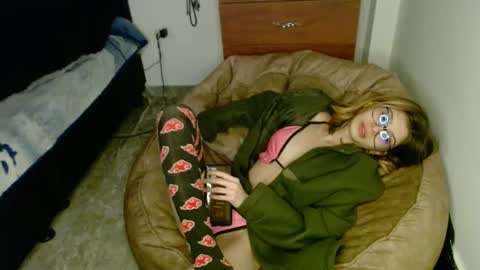 kratos_and_afrodita online show from October 4, 2025, 12:30 am